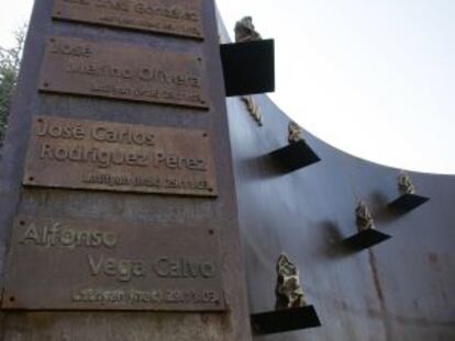 A memorial to the seven CNI operatives killed in an ambush south of Baghdad in November 2003. 