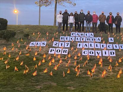 Las 217 banderas puestas por el PP de Parla en homenaje a los fallecidos por la pandemia en el municipio.