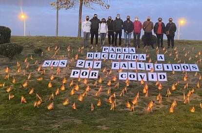 Las 217 banderas puestas por el PP de Parla en homenaje a los fallecidos por la pandemia en el municipio.