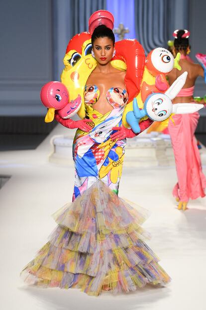 smag-moschino-s23-063