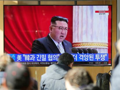 A TV screen shows a news program reporting with footage of North Korean leader Kim Jong Un in Pyongyang, at the Seoul Railway Station in Seoul, South Korea, on Dec. 27, 2022.