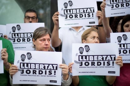 A protest in Barcelona calling for Sànchez and Cuixart to be released.