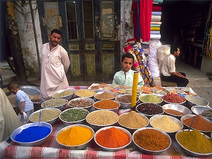 Un puesto de especias en el mercado de Asuán, uno de los más coloridos de Egipto.