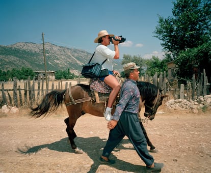 TURKEY. Kalkan. A tourist on a donkey records his trip on a camcorder. 1994.
Contact email:
New York : photography@magnumphotos.com
Paris : magnum@magnumphotos.fr
London : magnum@magnumphotos.co.uk
Tokyo : tokyo@magnumphotos.co.jp
Contact phones:
New York : +1 212 929 6000
Paris: + 33 1 53 42 50 00
London: + 44 20 7490 1771
Tokyo: + 81 3 3219 0771
Image URL:
http://www.magnumphotos.com/Archive/C.aspx?VP3=ViewBox_VPage&IID=2S5RYD1NI9GA&CT=Image&IT=ZoomImage01_VForm