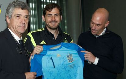 Villar, Casillas y Luis Rubiales, presidente de la AFE.