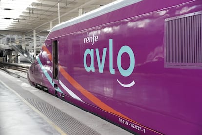 Estreno con viajeros, desde la estación madrileña de Atocha, del servicio de bajo coste Avlo de Renfe. El lanzamiento comercial está fijado para el 23 de junio.