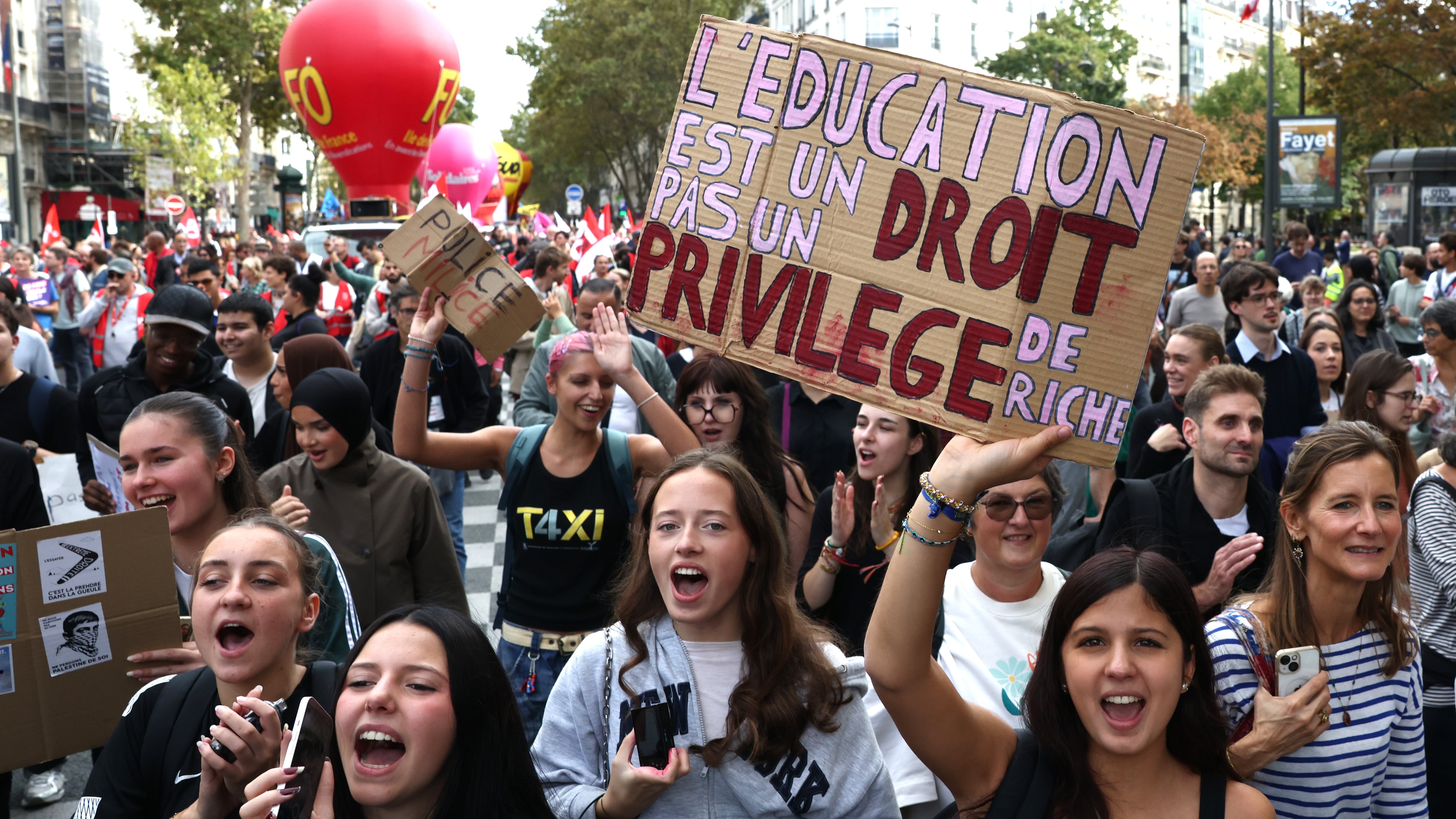 Los estudiantes franceses aumentan la presión en las calles ante el silencio del Gobierno