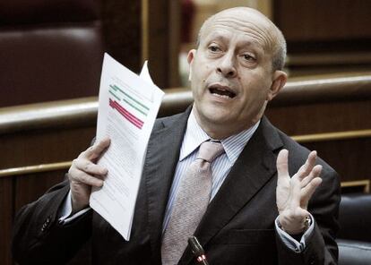 El ministro de Educaci&oacute;n, Cultura y Deporte, Jos&eacute; Ignacio Wert, durante su intervenci&oacute;n de hoy, mi&eacute;rcoles 30 de mayo, en el pleno del Congreso.