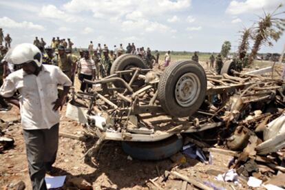 60 personas han muerto y 45 han resultado heridas al estallar tres contenedores con explosivos en una constructora de Sri Lanka.