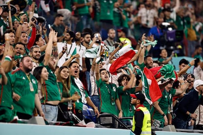 Aficionados mexicanos en el estadio 974, en Qatar, durante el México-Polonia.