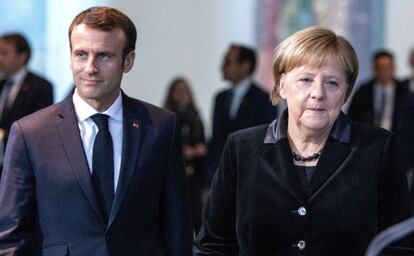 Emmanuel Macron y Angela Merkel, este domingo en Berlín.