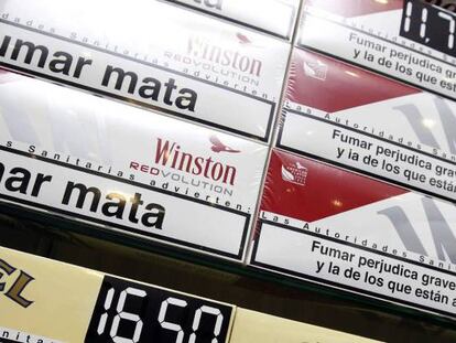 En la imagen, diversas marcas de tabaco con sus precios en un estanco de Las Palmas de Gran Canaria. 