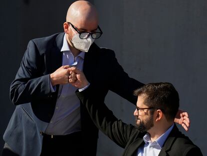 El presidente de Chile, Gabriel Boric y Giorgio Jackson durante un evento de presentación de los miembros de su gabinete en enero de 2022.