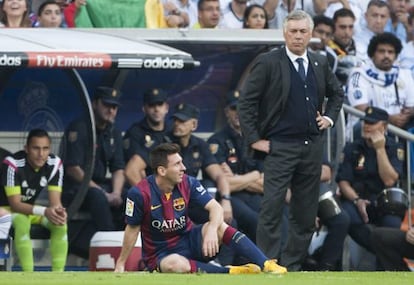 Ancelotti observa Messi, en el clàssic del Bernabéu