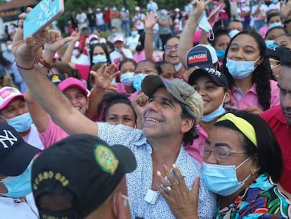 Alejandro Char, durante un acto de campaña en Barranquilla, en febrero de 2022.