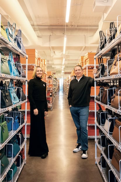 Farah Davis y Ben Hemminger, cofundadores de Fashionphile, en el cuartel general de la compañía, en Nueva York.