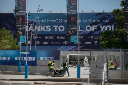 Preparativos para la inauguración del MWC en Fira Gran Via.