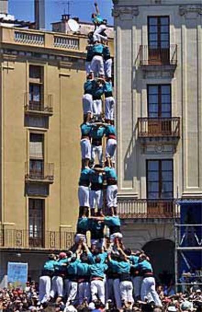 Los Castellers de Vilafranca rematando el <i>cinc de nou</i>.