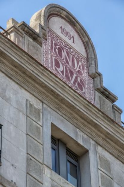 La fachada de la Fonda Rius.