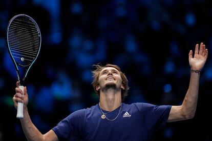 Zverev celebra su triunfo contra Djokovic, este sábado en Turín.