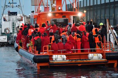 Migrantes rescatados en el Mar de Alborán.