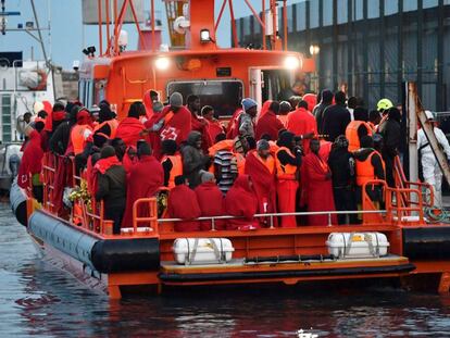 Migrantes rescatados en el Mar de Alborán.