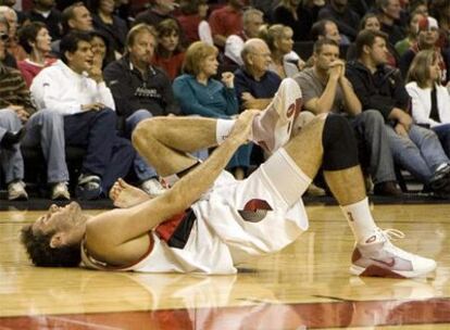 Rudy Fernández, en el momento de lesionarse en el tobillo en el partido contra Golden State.