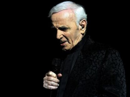 Aznavour actuando el 12 de mayo en Yerevan (Armenia).