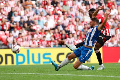 Iñaki Williams hace el segundo gol del Athletic ante el Espanyol.