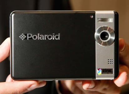 Polaroid reinventa su mítica cámara instantánea y mezcla la tecnología digital con una impresión analógica en apenas 60 segundos.