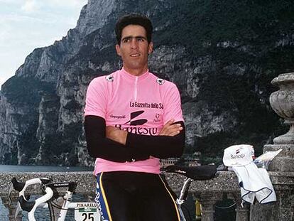 Miguel Indurain, con la <b>'maglia</b>' rosa en el Giro de 1992.