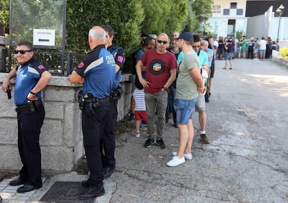 Policías municipales de Madrid, votando la propuesta salarial del Ayuntamiento. 