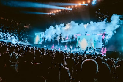El público del Palau Sant Jordi durante una de las canciones del compositor dominicano, en una imagen cedida.
