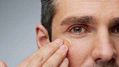 Cuida tu piel con una crema hidratante. GETTY IMAGES.