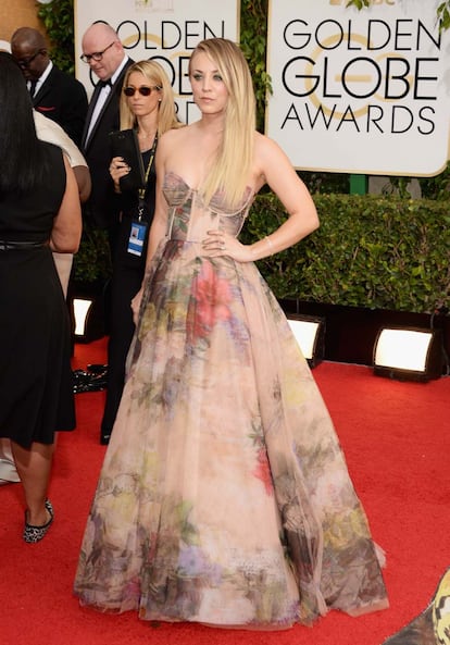 Kaley Cuoco (Penny de The Big Bang Theory), con un vestido de Rani Zakhem.