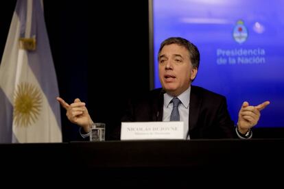El ministro de Hacienda, Nicolás Dujovne, detalla el plan de ajuste fiscal presentado el lunes por Argentina.