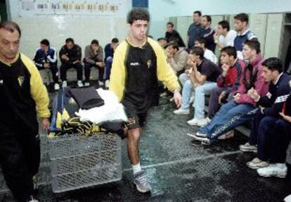 Jugadores del Cádiz, durante su encierro en el Carranza.