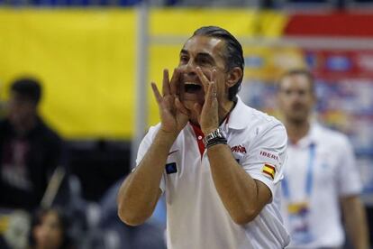 Sergio Scariolo da órdenes durante el partido.