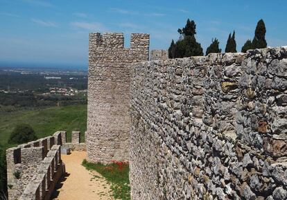 Castillo medieval árabe en lo alto de la ciudad.