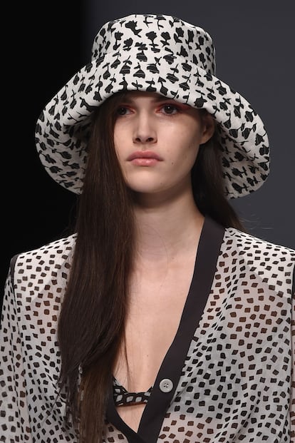 Sombrero estampado de Max Mara.