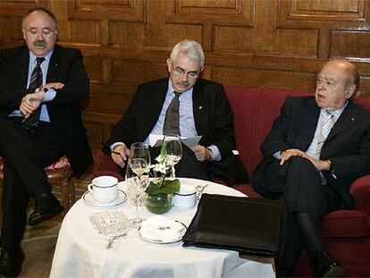 Josep Lluís Carod Rovira, Pasqual Maragall y Jordi Pujol, en la presentación del manifiesto en favor del Estatuto.