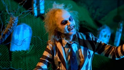 Michael Keaton como Bitelchús en la película de 1988 dirigida por Tim Burton.