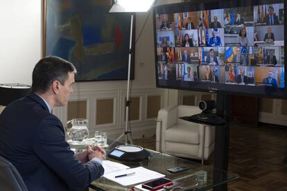 Pedro Sánchez, durante la videoconferencia con los presidentes autonómicos para tratar la crisis del coronavirus, el domingo.