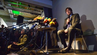 Puigdemont em conferência na Alemanha