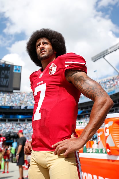 El jugador de fútbol americano Colin Kaepernick, ya convertido en símbolo antirracista.