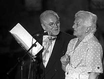 Juan de Loxa e Isabel Clara Ángeles, en el homenaje a García Lorca en Alfacar (Granada).