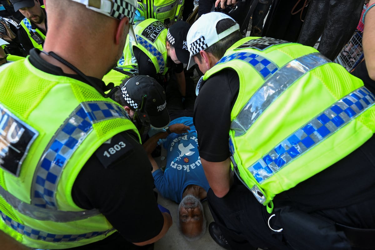 組織への支持を表明するメンバーへのスターメカルフィカデテロリスタの政府：イギリス警察は、パレスチナアクショングループを支援するためにロンドンに少なくとも466人を止めました|国際的
