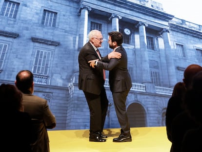 El alcaldable de ERC en Barcelona, Ernest Maragall (izq.) y el presidente de la Generalitat, Pere Aragonès (der.),este martes en Barcelona.