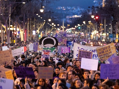 Asistentes a la manifestación del Día Internacional de la Mujer en Barcelona, el viernes en Barcelona.