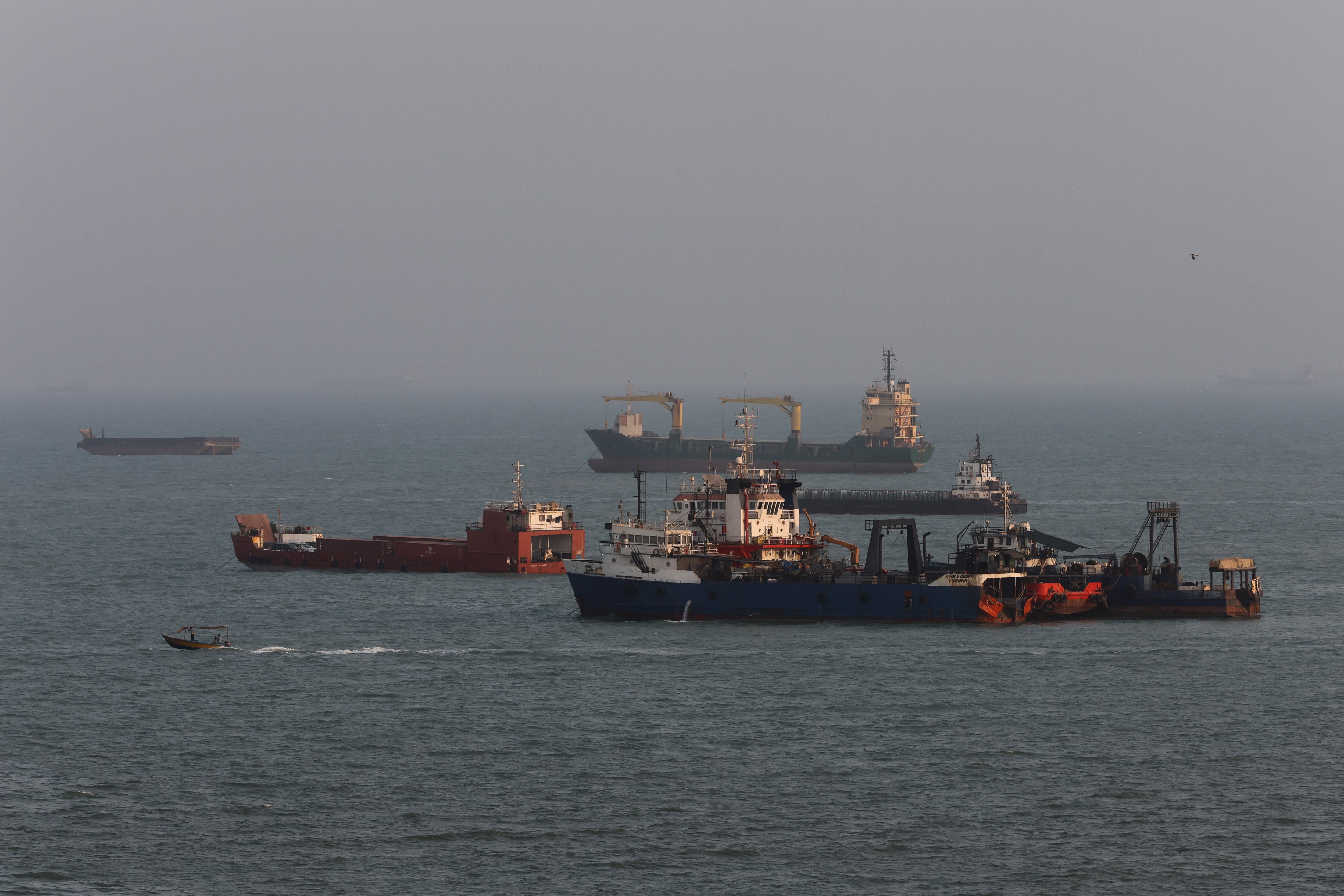 EE UU dispara contra un barco de Panamá por tratar de saltarse el bloqueo de los puertos iraníes decretado por Trump